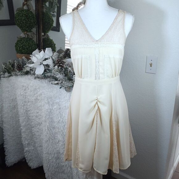 ARK & CO. ANTIQUE CREAM DRESS SZ.M EUC - Picture 2 of 9